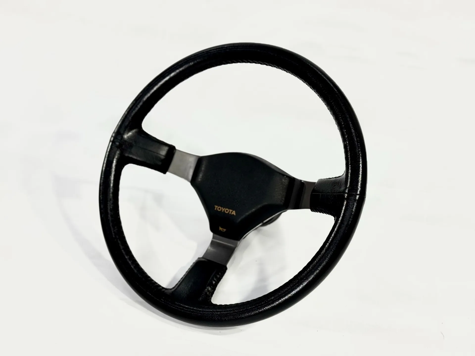 AE86の中古パーツも高価買取!純正から社外パーツまで名古屋の店舗で対応!今回は純正ステアリングのご紹介!